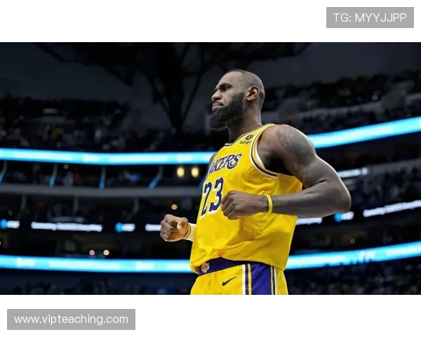 詹姆斯:四十岁后专注赢球与家庭 詹姆斯:四十岁后专注赢球与家庭